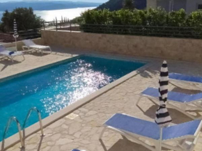 Charming apartment in Makarska with pool